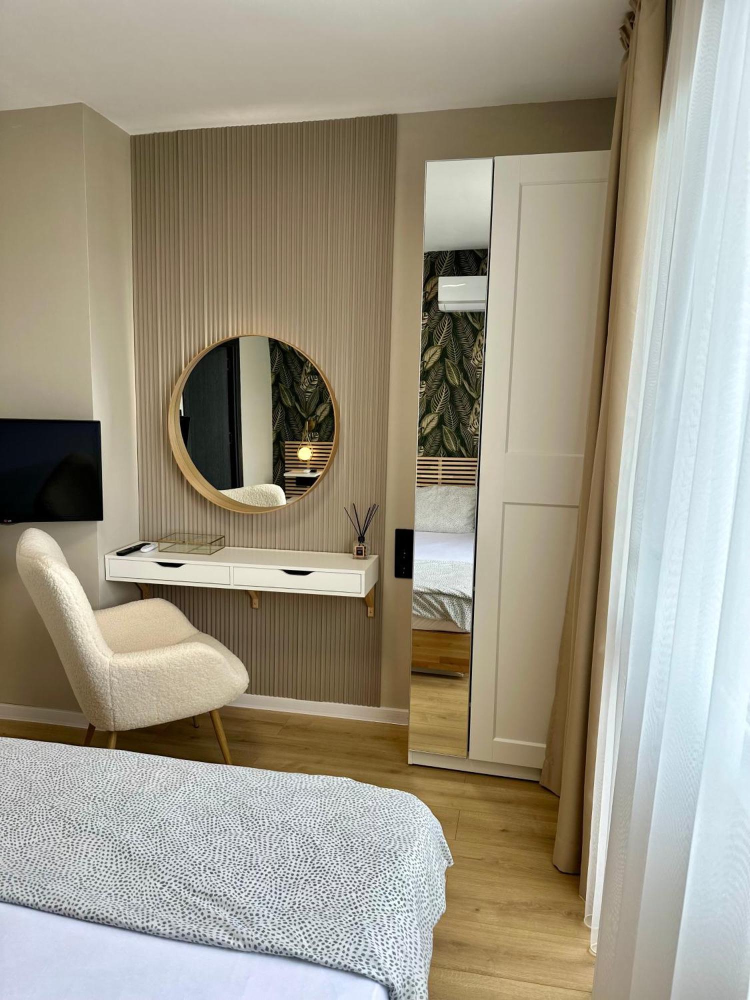 Cozy With Balcony On The Black Sea- Part Of The Family 'vicki Apartament